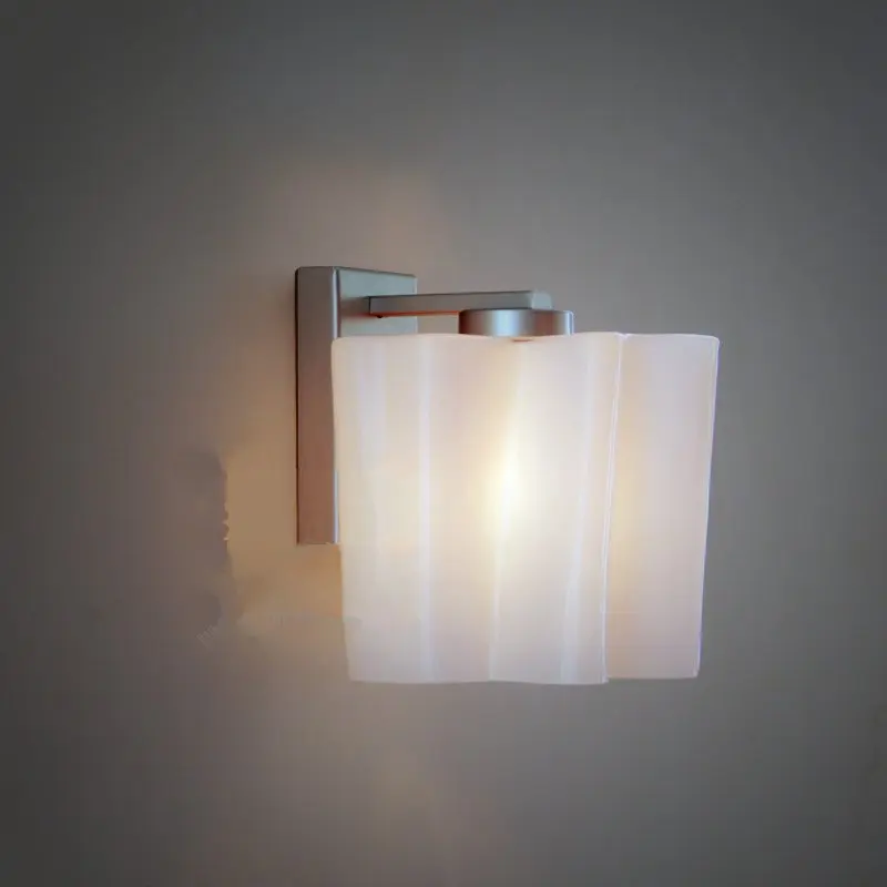 Nordic מינימליסטי ומודרני מנורת קיר חלב זכוכית בגוון הקיר בחדר אור יצירתי אישיות ענן לבן במעבר אור הכלי